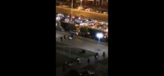 Kolejna noc protestów na Białorusi. Milicja poluje na dziennikarzy