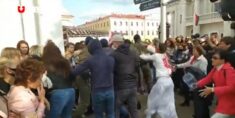 Marsz Kobiet w Mińsku. “Zielone ludziki” tym razem bezradne (WIDEO)