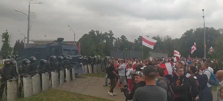 Potężny “Marsz Jedności” w Mińsku i innych miastach Białorusi (WIDEO)