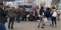 Atak “zielonych ludzików” w Mińsku. Biją i porywają kobiety (WIDEO)