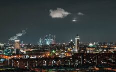 Moskwa: 59-letni mężczyzna przeżył upadek z 19. piętra