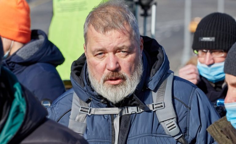 Rosyjski Noblista oblany niebezpieczną substancją. “To za naszych!” (ZDJĘCIA)