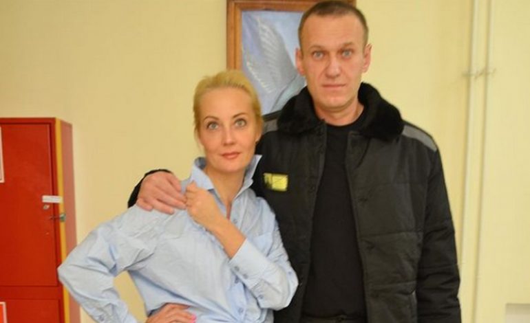 W łagrze rozpoczął się kolejny pokazowy proces Nawalnego. Grozi mu dodatkowo 15 lat (WIDEO)