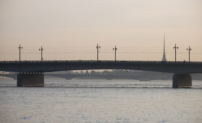 Petersburg: Z Newy wyłowiono pakunki z częściami ludzkiego ciała. Były odcinane piłą mechaniczną