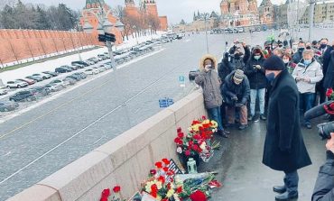 W miastach całej Rosji akcje pamięci o Borysie Niemcowie. Służby nie interweniują (WIDEO)