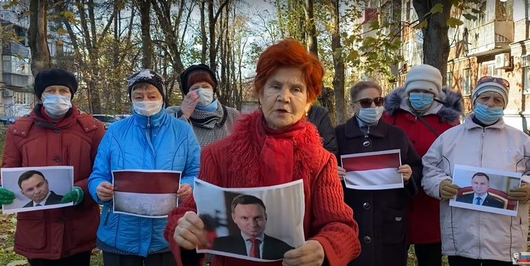 Emeryckie “oddziały Putina” spaliły zdjęcia prezydenta Polski i flagi Indonezji (WIDEO)