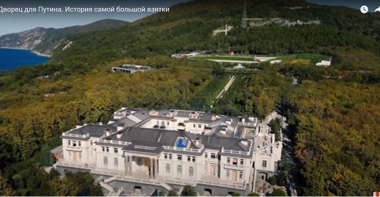 Nowy film Nawalnego o tajnym pałacu Putina. Stoi na posiadłości 39 razy większej niż Monako i 159 razy większej niż Watykan (WIDEO)