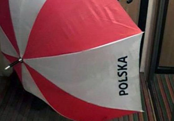 Działaczka Związku Polaków na Białorusi ukarana za parasolkę z napisem "Polska"