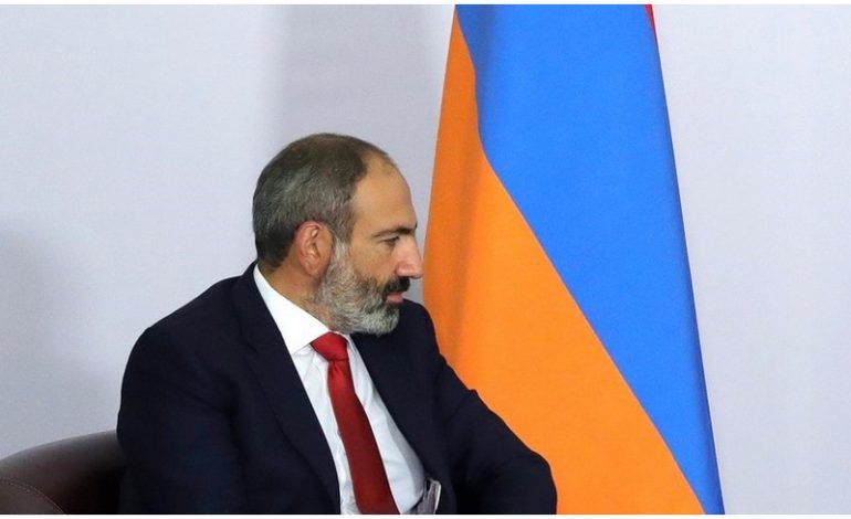 Kto ukradł paszport dyplomatyczny premiera Pasziniana?