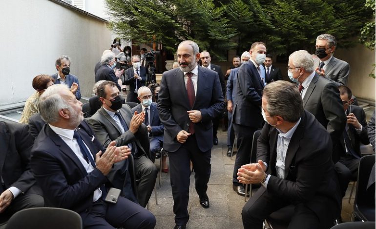 Premier Paszinian nazwał Armenię “rajem”