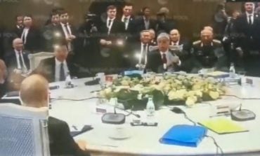 Moment, gdy premier Armenii odmawia podpisania wspólnej deklaracji szczytu "rosyjskiego NATO". Putin upuszcza długopis, a Łukaszenka... (WIDEO)