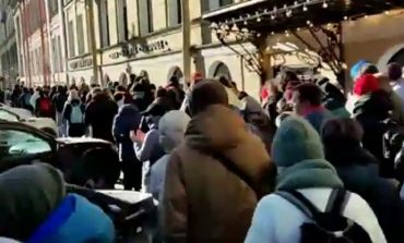 Zaczynają się protesty przeciwko mobilizacji w Rosji, ale niemrawe (WIDEO)