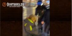 Dantejskie sceny w rosyjskich miastach. Rekordowa liczba zatrzymanych, ludzie obrzucają policję gradem śnieżek. Funkcjonariusz kopie kobietę w brzuch (WIDEO) (AKTUALIZACJA)