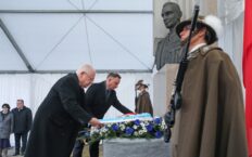 Prezydenci Polski i Izraela złożyli kwiaty pod pomnikiem Witolda Pileckiego
