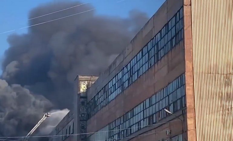 Pożar w fabryce opon na Syberii. Produkowała dla wojska (WIDEO)