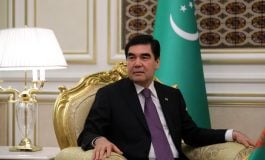 Prezydent Turkmenistanu grał w piłkę z ministrami (WIDEO)