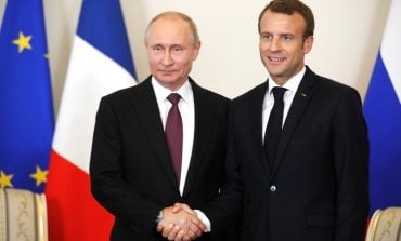 Macron dziękuje Putinowi za pomoc w zorganizowaniu wystawy w Paryżu