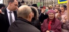 Mieszkanka Petersburga pyta Putina czy wie jak to jest żyć za 10 800 rubli miesięcznie (WIDEO) Mieszkanka Petersburga pyta Putina czy wie jak to jest żyć za 10 800 rubli miesięcznie (WIDEO)