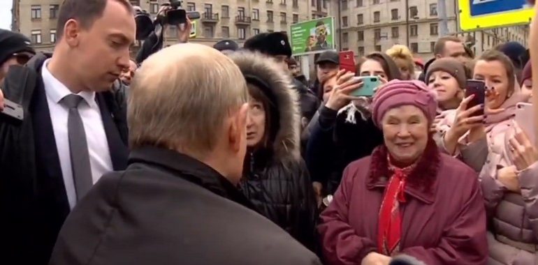 Mieszkanka Petersburga pyta Putina czy wie jak to jest żyć za 10 800 rubli miesięcznie (WIDEO)