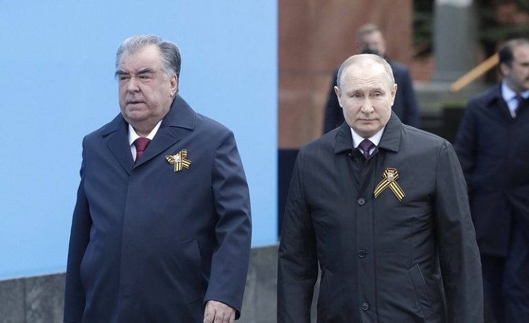 Putin na paradzie z okazji 9 maja potępił “rusofobię” i zapewnił, że Rosja zawsze broniła prawa międzynarodowego