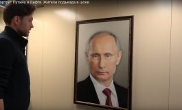 Rosyjski youtuber powiesił w windzie portret Putina i zainstalował ukrytą kamerę. Oto reakcje mieszkańców (WIDEO)