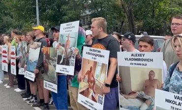 Protest raszystów przed ambasadami USA i Wielkiej Brytanii w Moskwie. Mają pretensje, że nie mogą bezkarnie zabijać Ukrainców (WIDEO)