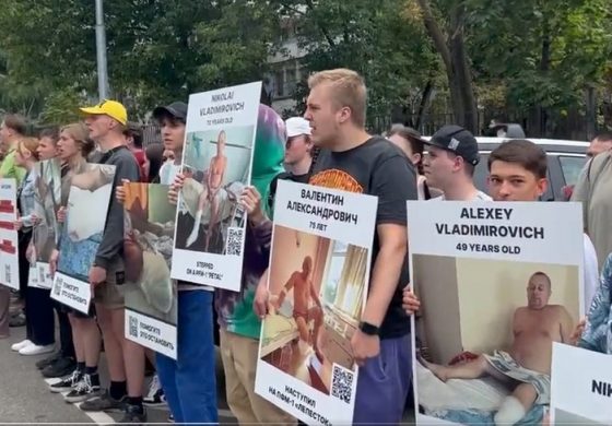 Protest raszystów przed ambasadami USA i Wielkiej Brytanii w Moskwie. Mają pretensje, że nie mogą bezkarnie zabijać Ukrainców (WIDEO)