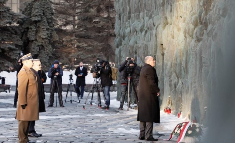 Na koniec pobytu w Moskwie minister spraw zagranicznych Polski oddał hołd ofiarom komunizmu i spotkał się z rosyjskim laureatem Pokojowej Nagrody Nobla (ZDJĘCIA)