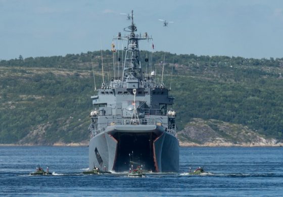 Rosyjskie okręty desantowe wpłynęły na Morze Czarne. Lotniskowiec USA w pobliżu (ZDJĘCIA) (WIDEO)