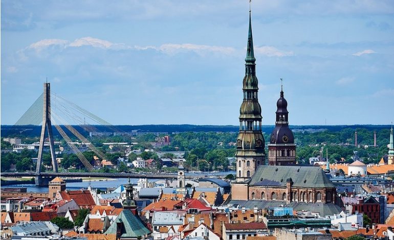 Na Łotwie będzie można stracić pracę z powodu braku szczepień