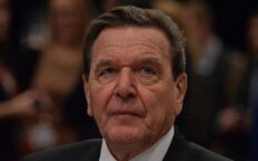 Gerhard Schroeder pozwie do sądu “Bild” za wywiad z Nawalnym. Rosyjski opozycjonista powiedział, że Schroeder dostaje tajne wypłaty i jest “chłopcem na posyłki” Putina