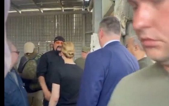 Steven Seagal na miejscu rosyjskiej zbrodni w Donbasie (WIDEO)
