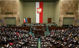 Polski Sejm podjął uchwałę wzywającą do wsparcia Ukrainy w obliczu rosyjskiej agresji. 456 głosów za, 1 głos przeciw