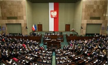 Polski Sejm upamiętnił ofiary ludobójczego Wielkiego Głodu na Ukrainie. Rosja "po raz kolejny używa głodu jako broni"