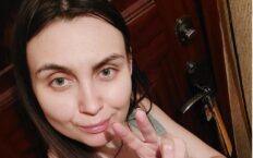 Nieznani sprawcy porwali działaczkę rosyjskiej opozycji. Kazali jej “połykać” gumową pałkę i nacinali jej rękę