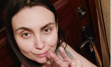 Nieznani sprawcy porwali działaczkę rosyjskiej opozycji. Kazali jej "połykać" gumową pałkę i nacinali jej rękę