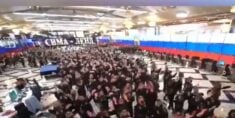 “Rosja – w tym słowie jest ogień i siła”. Pracownicy sieci Sima-Land z Jekaterynburga wystąpili w patriotycznym klipie (WIDEO)
