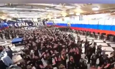 "Rosja - w tym słowie jest ogień i siła". Pracownicy sieci Sima-Land z Jekaterynburga wystąpili w patriotycznym klipie (WIDEO)