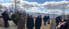 Delegacja ambasady Polski uczciła w Katyniu i Smoleńsku pamięć ofiar katastrofy smoleńskiej, zbrodni katyńskiej oraz rosyjskich ofiar NKWD