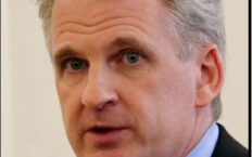 Timothy Snyder dołącza do Marka Hamilla i Barbry Streisand. Będzie zbierał pieniądze dla Ukrainy
