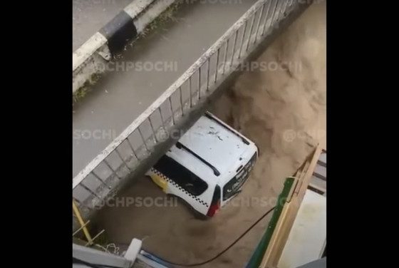 Znowu potężna ulewa w Kraju Krasnodarskim. Zalane Soczi (WIDEO)