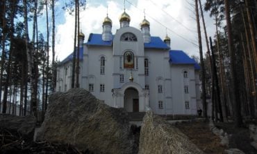 Nowe fakty w sprawie śmierci dziewczynki w klasztorze zajętym przez zbuntowanego rosyjskiego duchownego. Na jej ciele stwierdzono obrażenia
