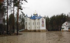 Znany rosyjski duchowny pozbawiony godności cerkiewnych. Zabarykadował się w klasztorze, neguje pandemię koronawirusa i rzuca klątwy