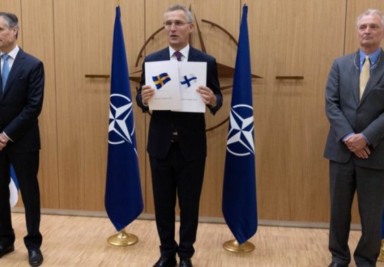 Kolejny ważny krok. Ambasadorowie Szwecji i Finlandii zlożyli w kwaterze głównej NATO wnioski o przyjęcie do Sojuszu (WIDEO)