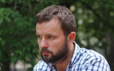 Były więzień polityczny Łukaszenki (prawie) na wolności. Ma obywatelstwo amerykańskie, jego uwolnienia domagał się Waszyngton