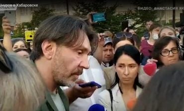 Znany rosyjski muzyk rockowy Siergiej Sznurow przyłączył się do protestów w Chabarowsku