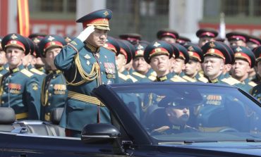 „Absolutnie nie zasługuję”. Minister Obrony Rosji otrzymał tytuł honorowego artysty