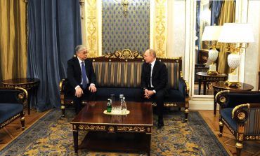 Prezydent Kazachstanu dziękuje Putinowi za wysłanie "sił pokojowych"