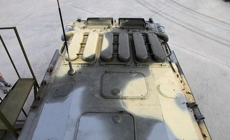 Pasierb rosyjskiego biznesmena przejechany transporterem opancerzonym podczas urodzin swojego brata. Pojazdem kierował przewodniczący młodzieżowej grupy rekonstrukcyjnej