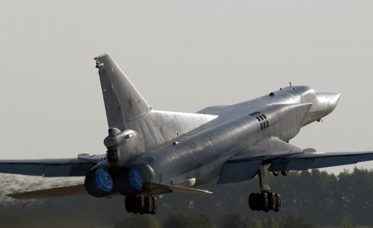 Rosyjskie bombowce zdolne przenosić głowice jądrowe partolują granice Białorusi z Polską (WIDEO)